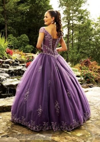 8b8c9aa0bda3e9cab7414a8ead406524--purple-wedding-dresses-purple-gowns