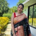 black paithani saree